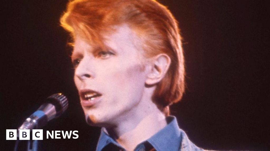 Why David Bowie slept on platform at Stockport train station