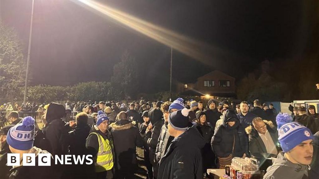 Aaron Hunt: Twitch star's football club takeover brings big crowd