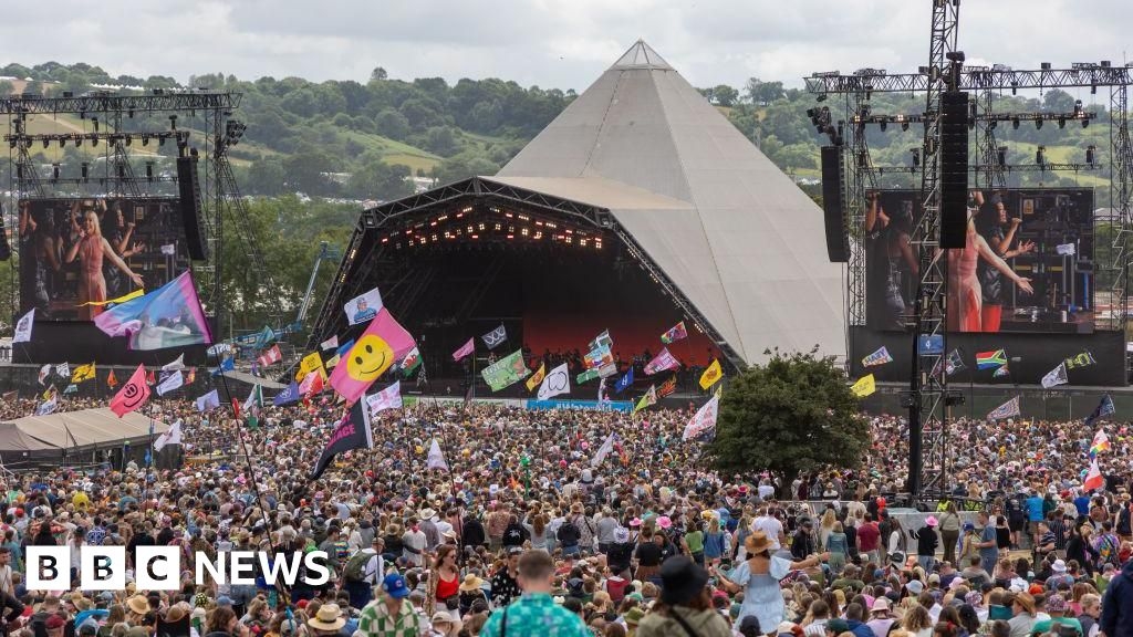 Headlines: Giant peace sign and a tech amnesty
