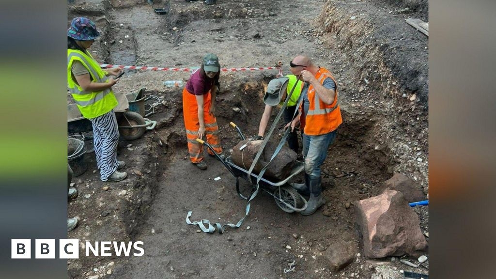 Carlisle archaeological dig discovers Roman column at cricket club