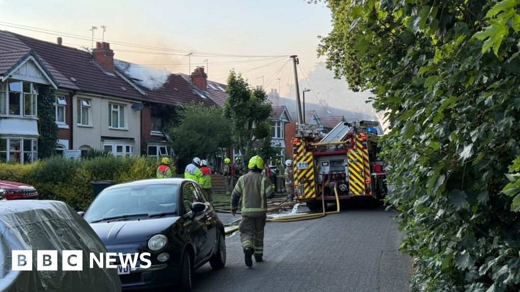 Ten fire crews tackle fire in Coventry residential street