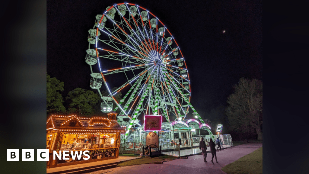 Firefighters rescue riders from Windsor big wheel