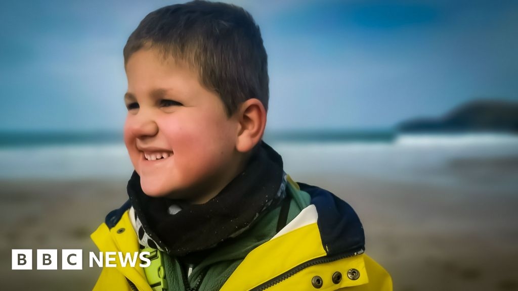 Angelman syndrome: Mum does press ups to help her care for son