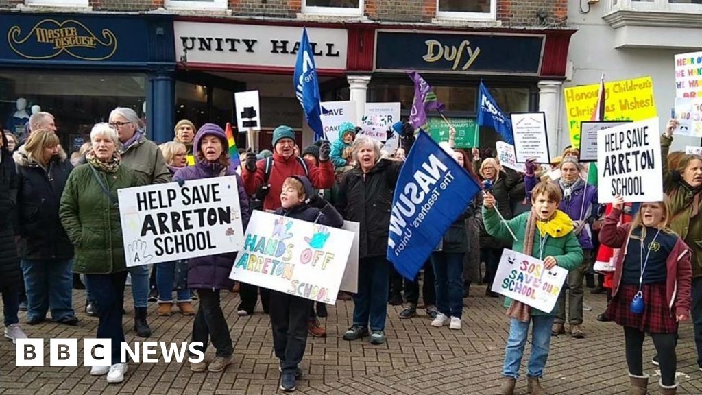 Isle of Wight full council opposes cabinet move to close schools