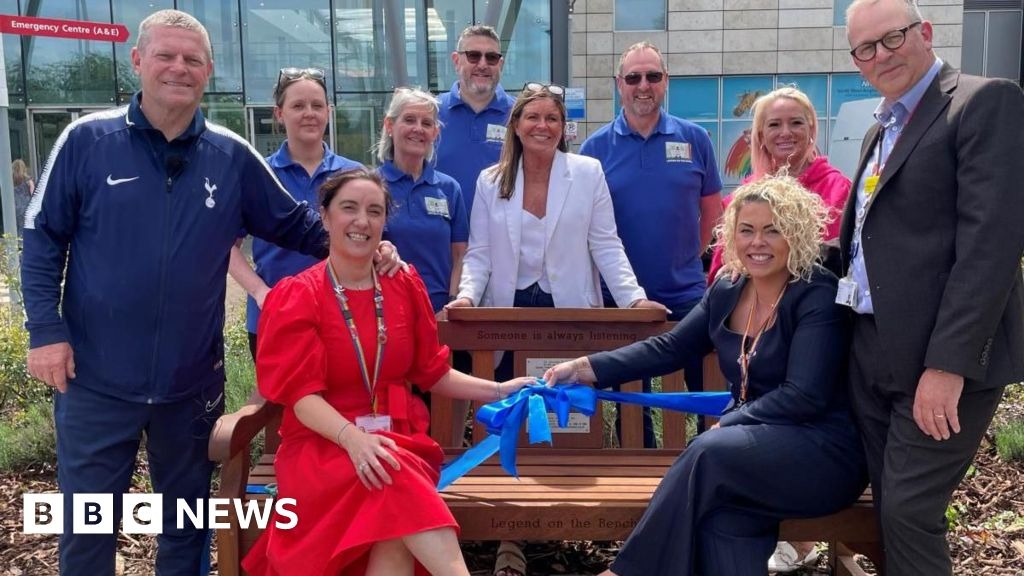 Peterborough hospital joins Micky Hazard's Legend on the Bench campaign