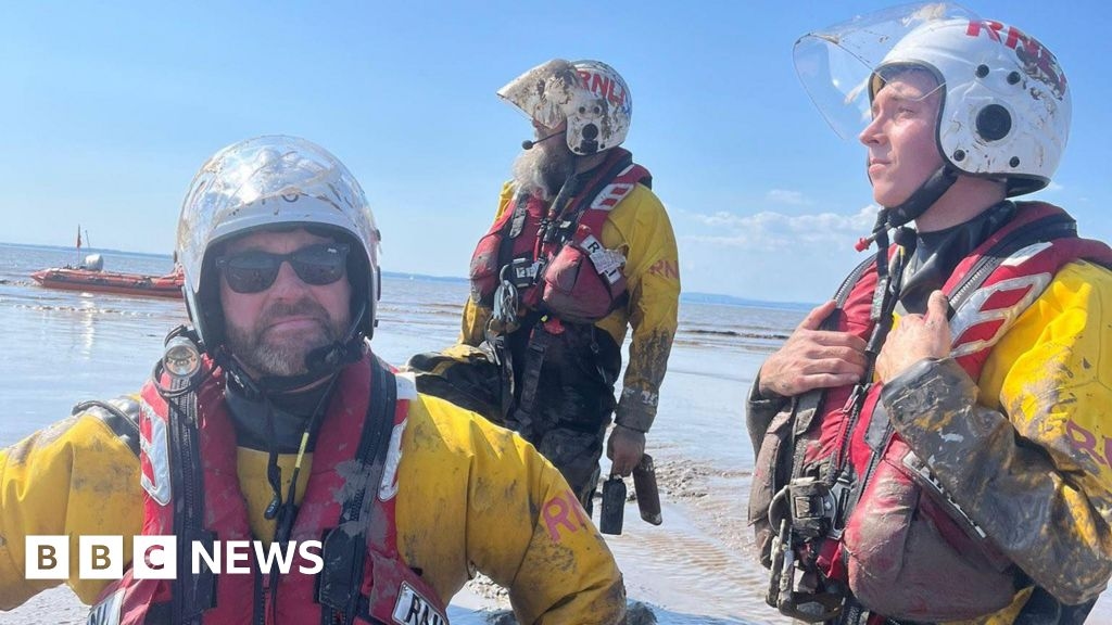 Nineteen rescued from Weston-super-Mare beach mud on hottest weekend