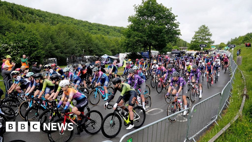 Yorkshire cycling fans celebrate Women's Tour of Britain start