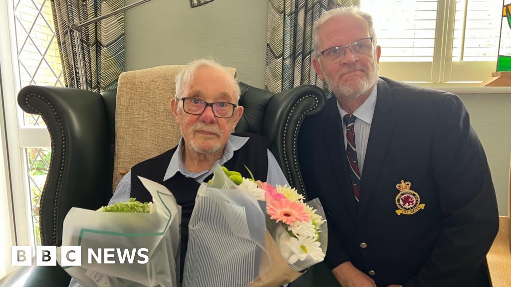 Sutton Coldfield WW2 RAF veteran reunited with cadet 50 years on