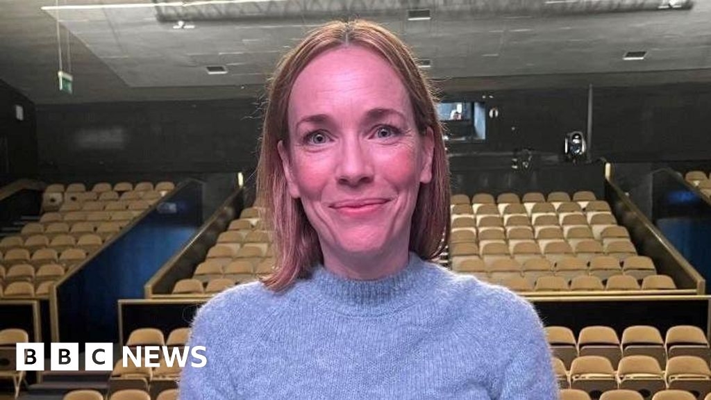 Call the Midwife star backs fight to save theatre