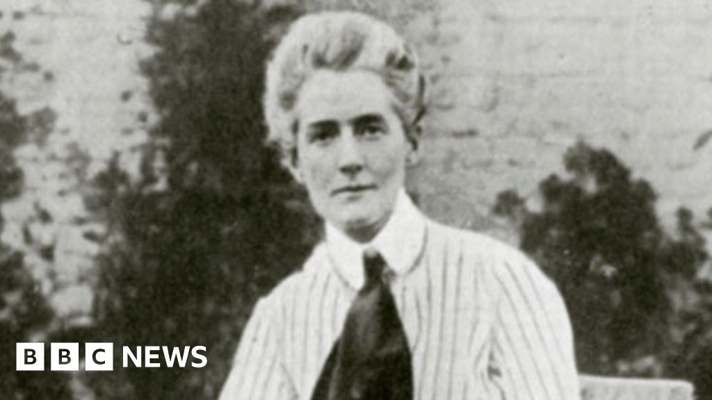 Postcard sent by Norfolk war heroine Edith Cavell up for auction