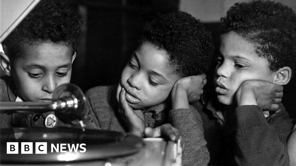 Tiger Bay: Exhibition shows memories of bygone Cardiff community