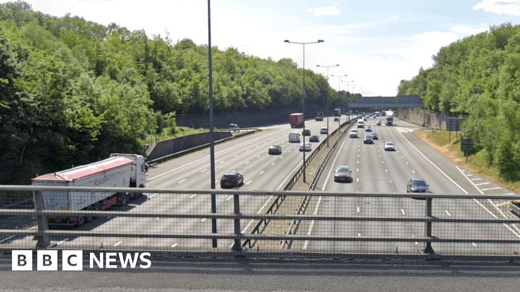 Man arrested over reports of group throwing stones at cars on M25