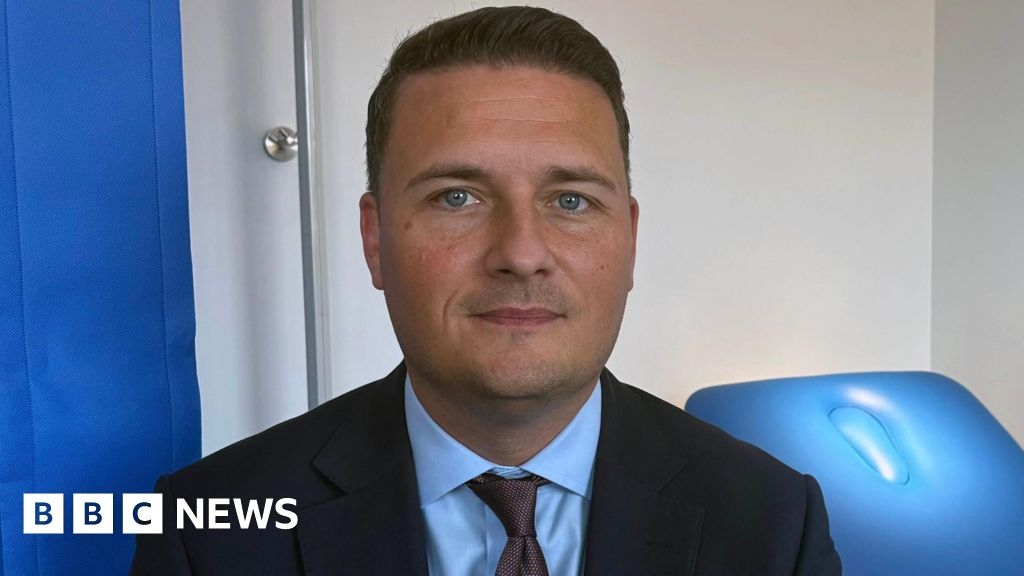 Health secretary won't give timing for dental contract reform