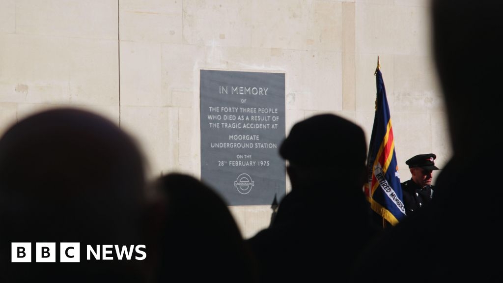 Remembrance service marks 50 years since Moorgate Tube crash