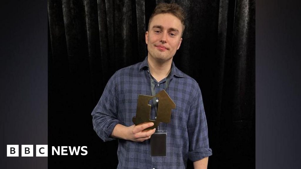 Sam Fender 'overwhelmed' by album success