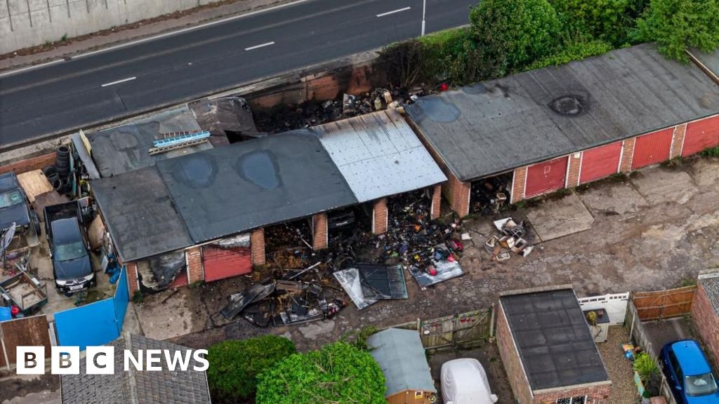 Fire causes extensive damage to row of garages in Gorleston