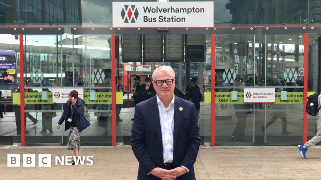 West Midlands mayor welcomes arrival of new electric bus fleet