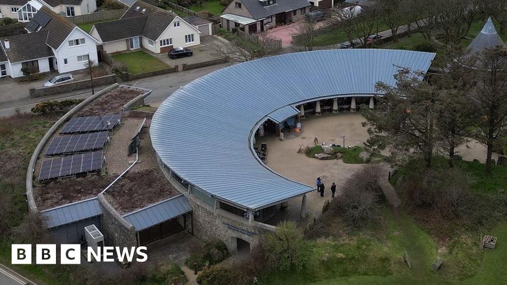 Oriel y Parc: £3.5m gallery accused of 'turning its back on art'
