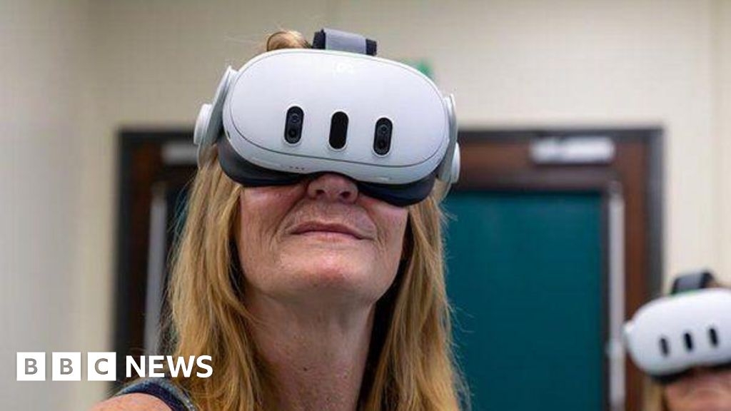 Gloucestershire Hospital trials virtual reality breaks for patients