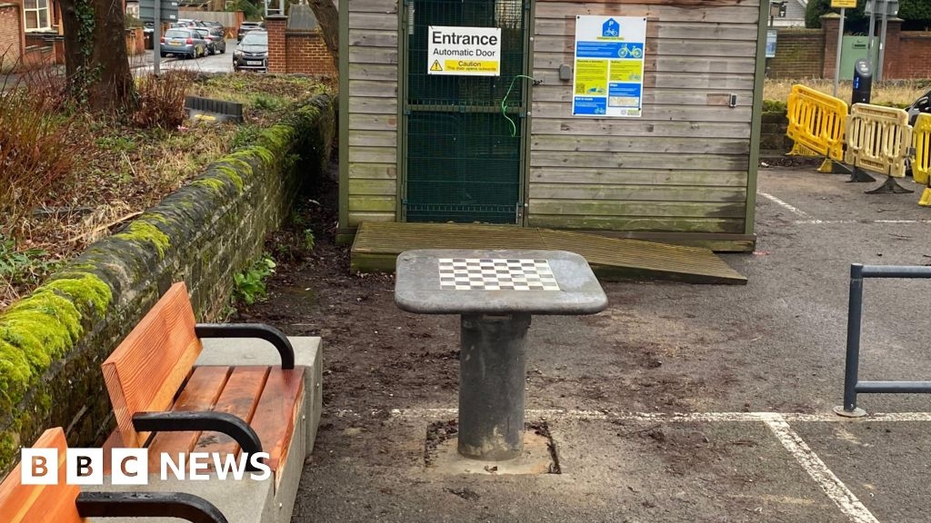 Sherwood: Residents divided over chess table in car park