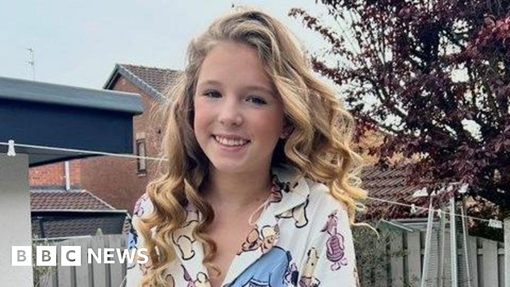 Tributes to 'sweetest' Sheffield girl after Mosborough crash