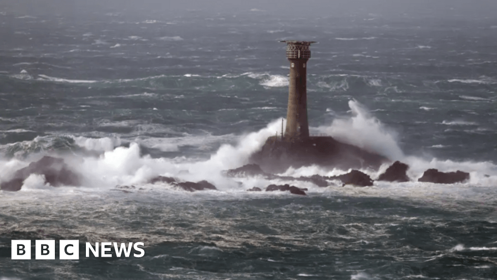 Technicians fix beeping lighthouse fog alarm at Land's End