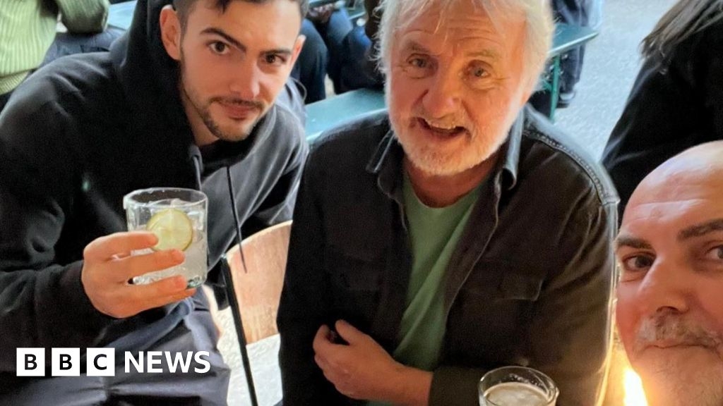 Australian Sheffield United fans travel 10,000 miles to Championship play-off final
