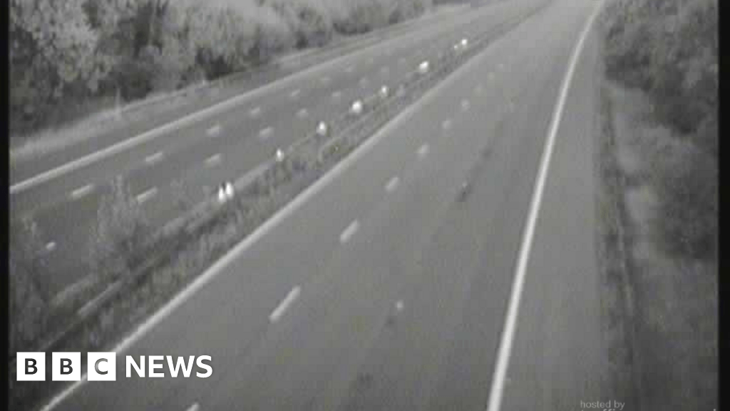 Serious crash closes stretch of M4 in Berkshire