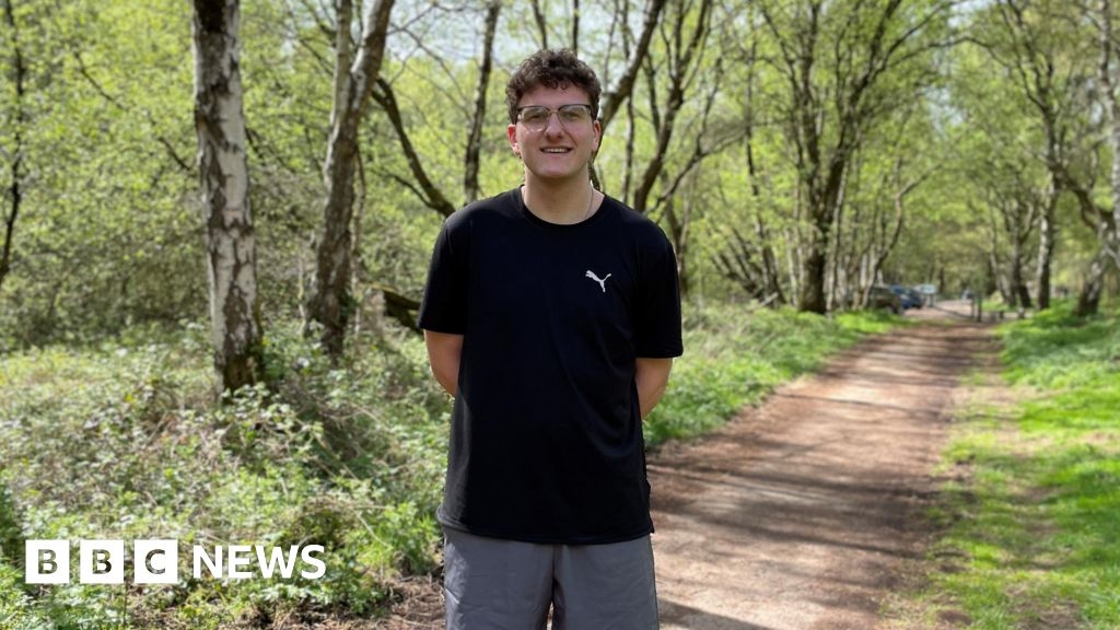 Staffordshire teenager running London Marathon in memory of mum