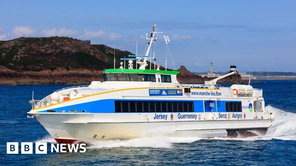 Ferry firm resumes seasonal sailings between Guernsey and Jersey