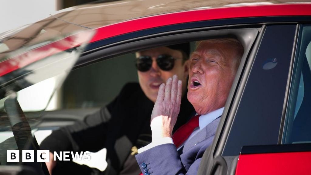 Trump hits out at Musk over plan to form political party