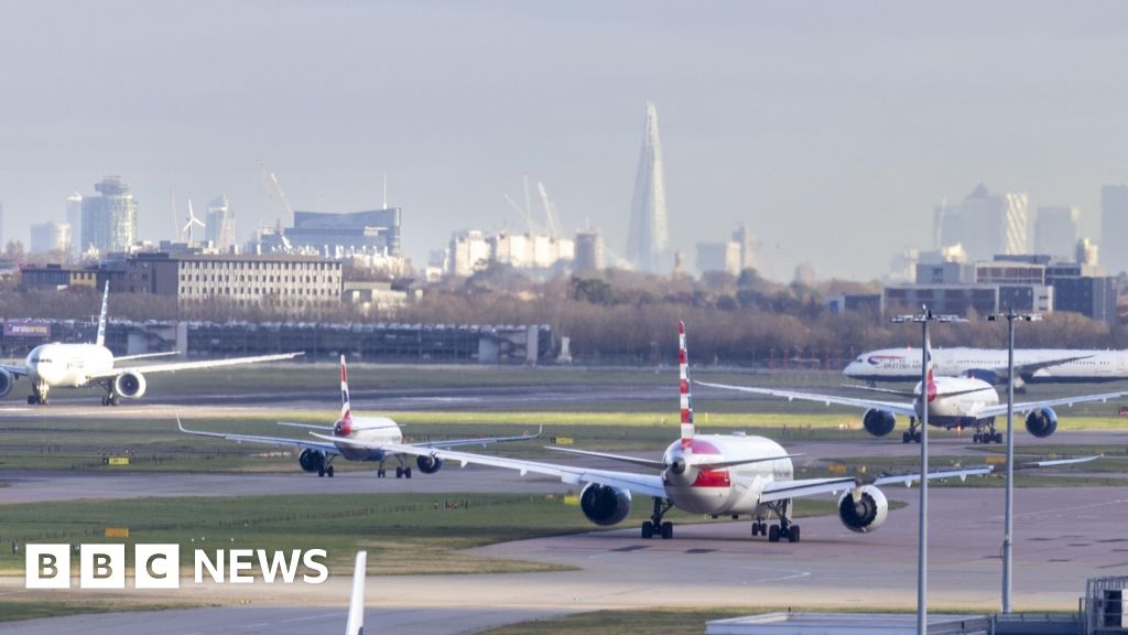 Heathrow: Surrey reacts to government's third runway support