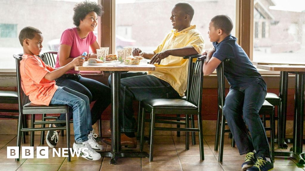 People buying less fast food as grocery prices remain high