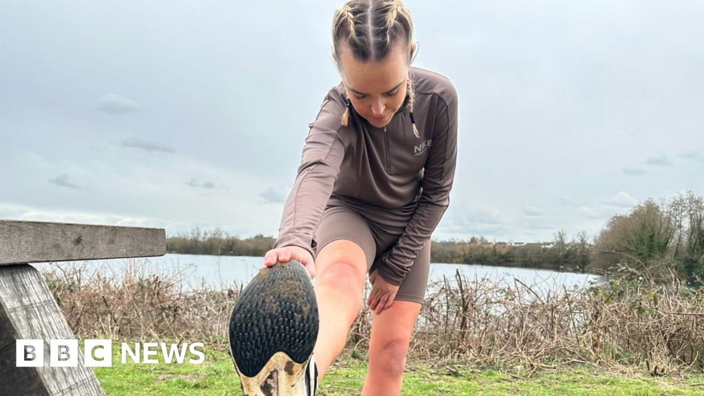 Rochester: Woman runs London Marathon in memory of late mother