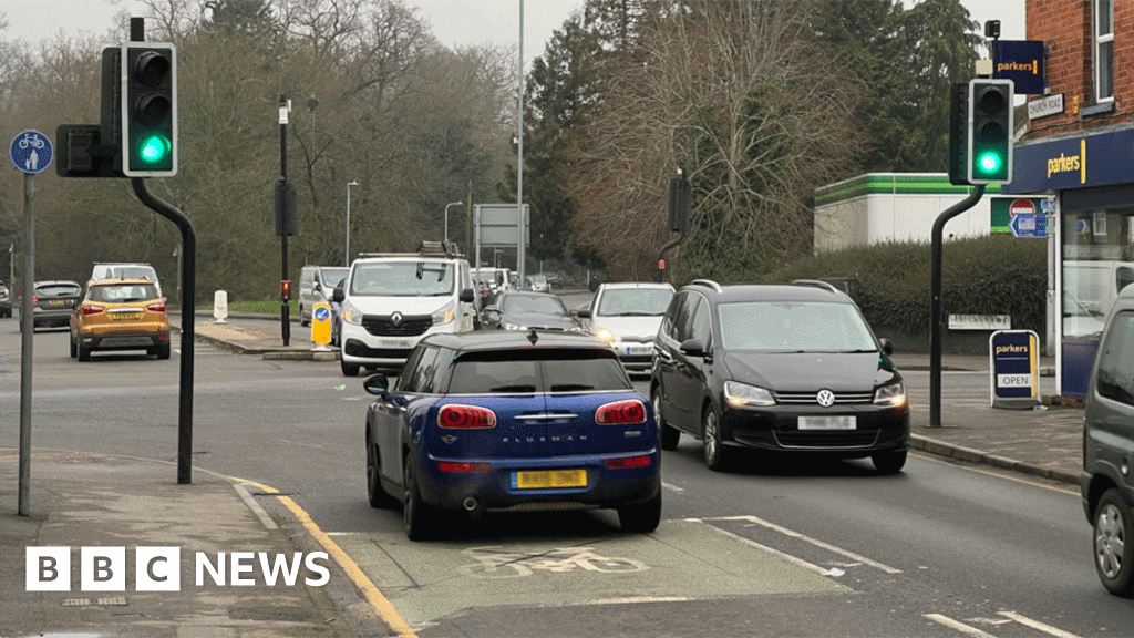 Calls for pedestrian crossing at 'dangerous' crossing