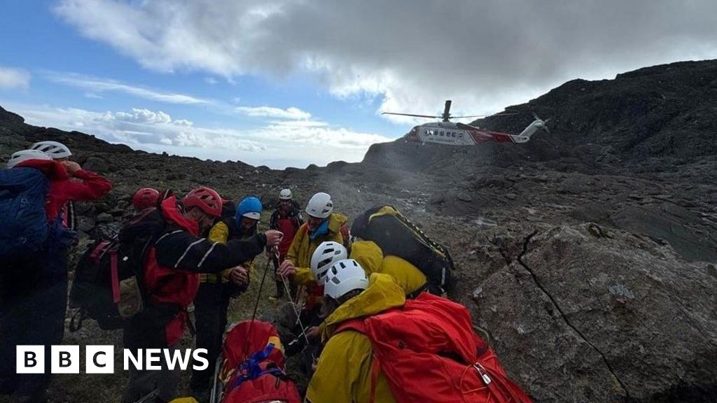 Injured climber rescued after 15m fall on Skye mountain
