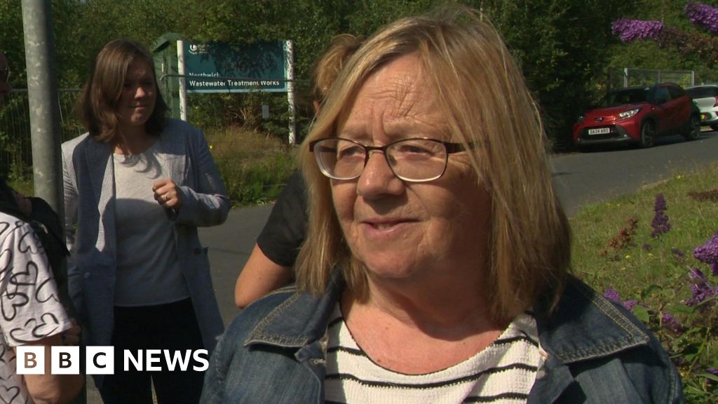Northwich: Hundred lorries a day to dump waste at solar farm site