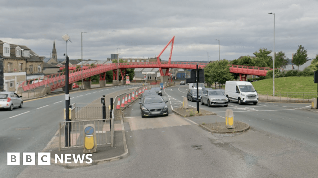 Double red lines proposed for busy Bradford bus route