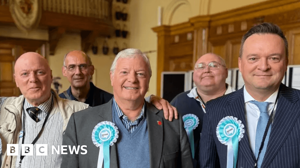 Complex discussions over who runs Worcestershire County Council