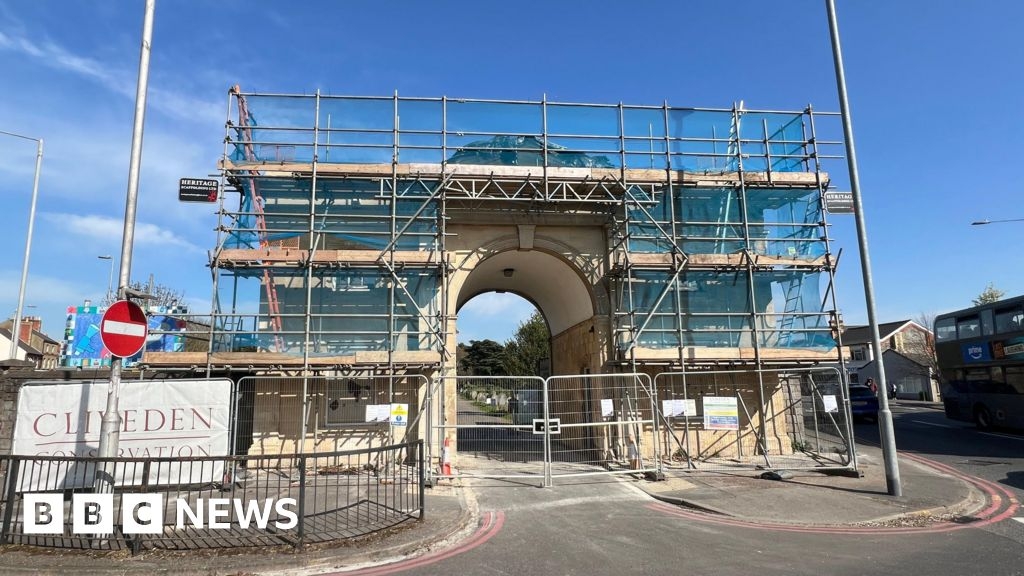 Reading Cemetery Junction arch shut for safety reasons
