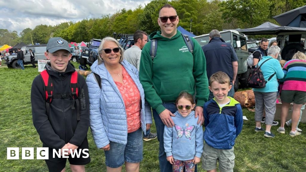 Steam engines and sheepdogs thrill crowds at Shane's Castle rally