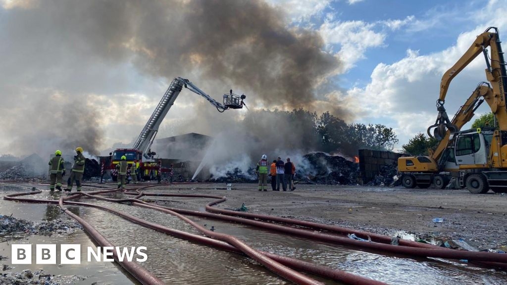 Investigation to begin into fire at Swadlincote recycling site