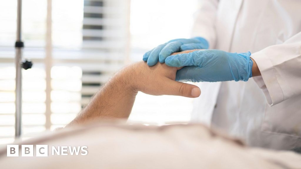 Nurses helping Humberside Police spread organ donation message