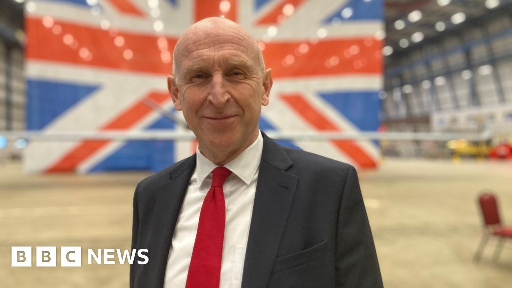 Red Arrows future not under threat, says defence secretary