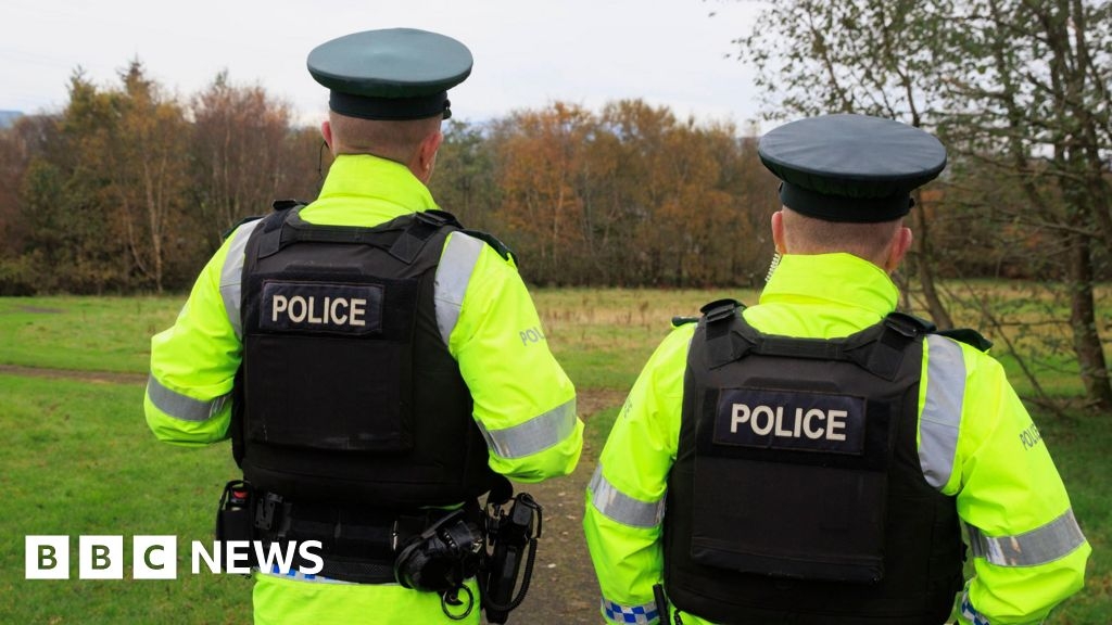 Londonderry: Police officers attacked and bus window damaged