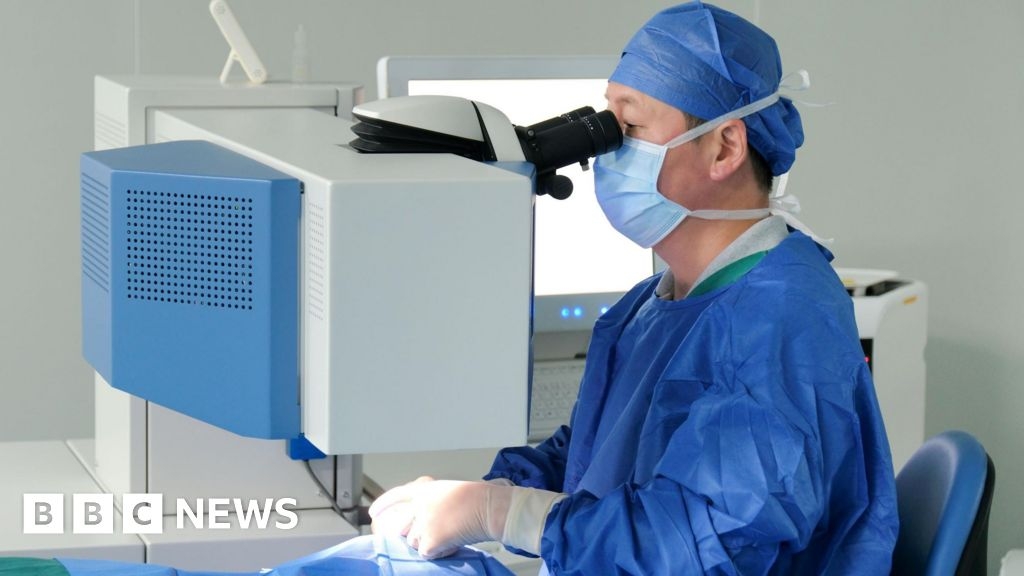 Former nurse, 84, removed her own eye cyst after years of waiting