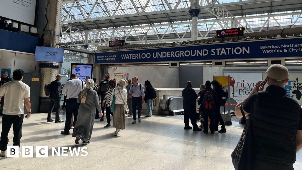 Power failure knocks out London Underground and Elizabeth lines