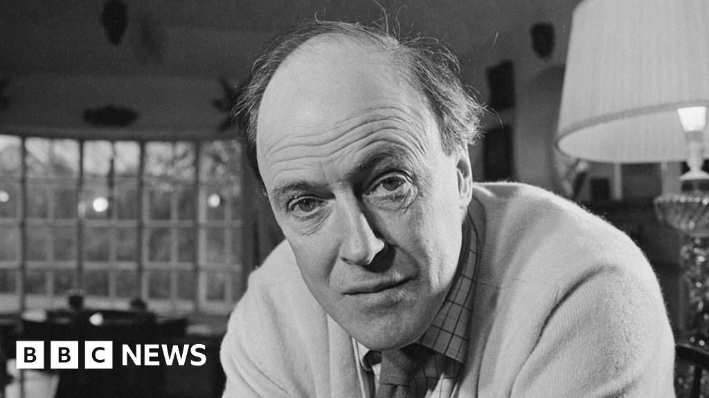 Roald Dahl's sketches for memoir sell at auction for £24,000
