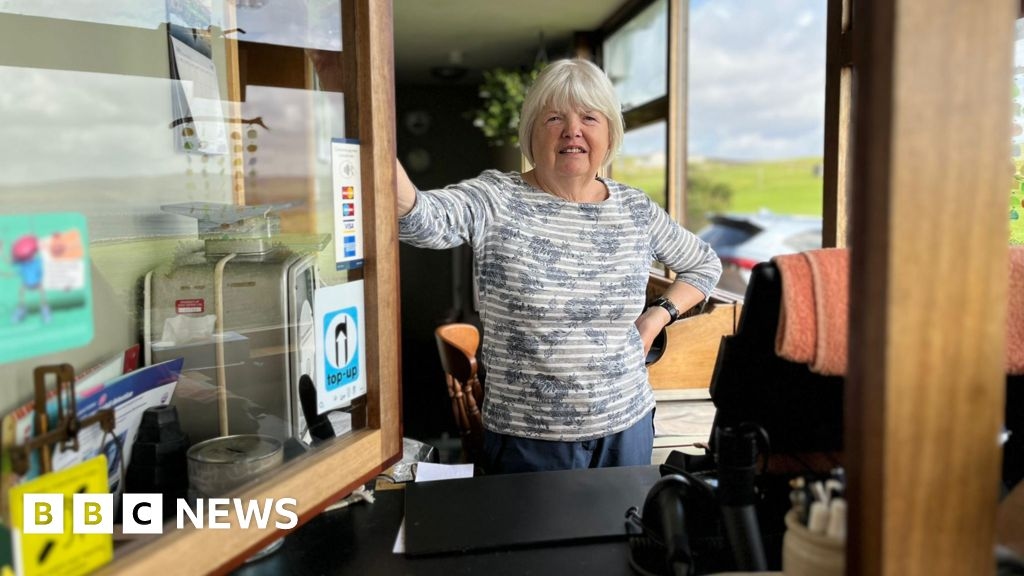 Shetland woman celebrates 40 years as sub postmistress