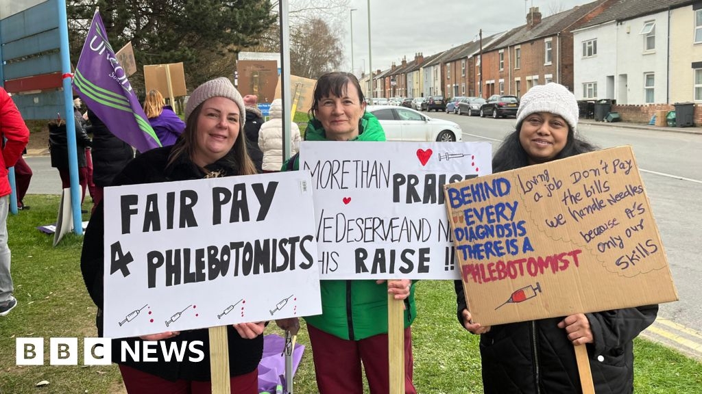 Gloucestershire NHS staff to strike for nine more days in pay row